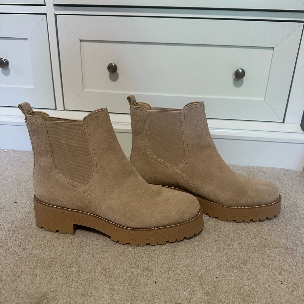 Sam Edelman Beige Suede Chelsea Lug Sole Ankle Boots